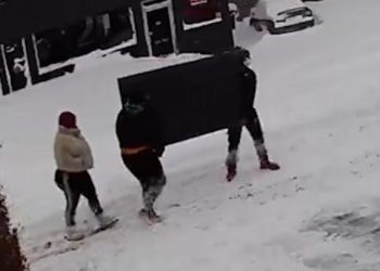 주민 20명 숨졌는데…한쪽에선 약탈 ‘무법천지'(영상)