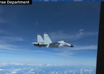 중국전투기, 미 정찰기에 20피트 초근접 비행