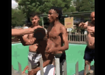 “수영장은 백인 전용”…백인 남성들, 흑인 청소년 폭행(영상)