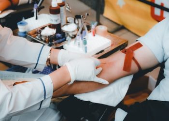 FDA, 게이·양성애자 헌혈규정 완화…3개월 성관계 자제