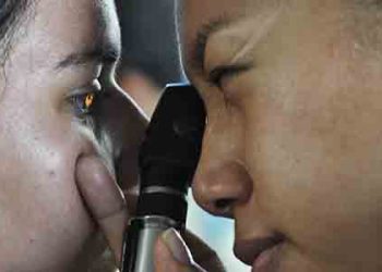 FDA, 라식 수술 부작용 위험 경고한다…복시·안구 건조증·통증