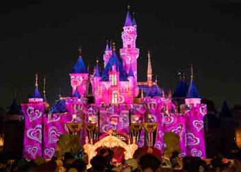 디즈니랜드 야간개장 내년 3월 재개..129달러