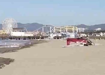 (영상)경비행기 추락…산타모니카 전시장 사망