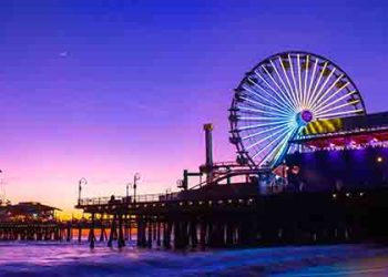 산타모니카 대관람차서 새해 카운트다운