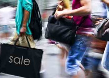 미어터지는 쇼핑몰∙아울렛들 , 인플레 무색한  쇼핑열기 “팬데믹 진짜 끝난 듯”