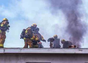 다우니 아파트 화재 사망자는 숨진 12세 소녀의 엄마