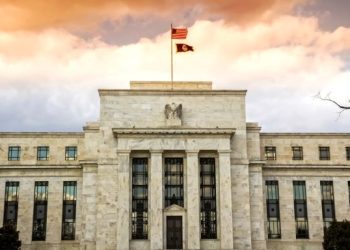 “내년까지 기준금리 5% 이상 유지할 것”