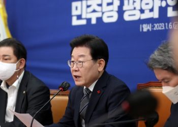 버티던 이재명, 내일 검찰 출석