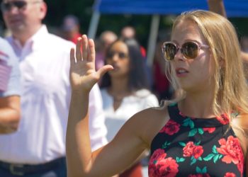 이민수수료 대폭 인상 예고…시민권 120달러, 영주권 400달러 올린다