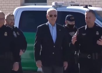 바이든, 취임 후 첫 국경 방문..엘파소 시찰