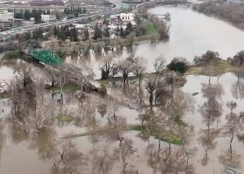 (영상)물에 잠긴 캘리포니아 “1월말까지 폭우 악천후 지속될 것”