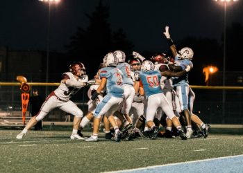 하이스쿨 풋볼코치 팔굽혀펴기 400개 체벌 논란..학생 8명 입원