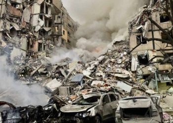 러, 우크라 대규모 공습…아파트 붕괴(영상)