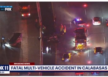 101번 프리웨이 10중 추돌사고..차량들 전복, 1명 사망