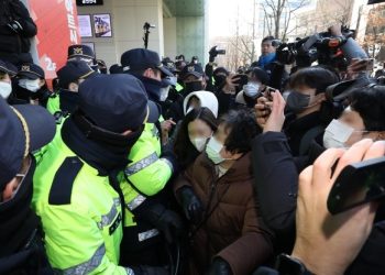 국정원, ‘국보법 위반’ 민주노총 사상 첫 압수 수색…”공안통치 부활”반발