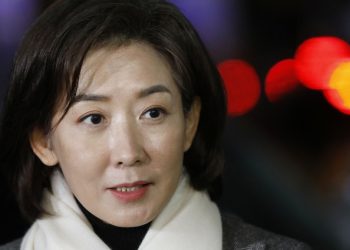 고개 숙인 나경원 “나경원 “제 불찰, 대통령께 사과드린다”