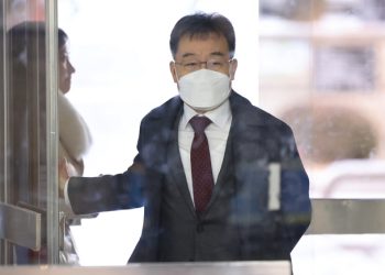 검찰 “‘김만배 지분 절반 제공’, 이재명이 승인”