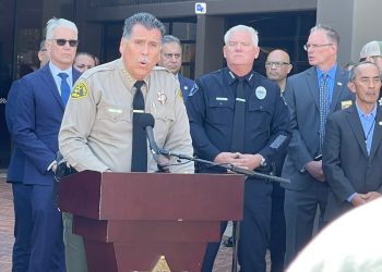 [4보]”총기난사범 밴차량서 사망..자살추정”