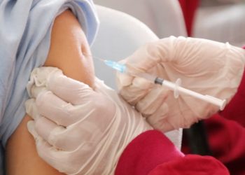 “독감 주사처럼”…FDA, 연 1~2회 코로나 백신 접종 추진