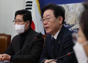 민주, 이번엔 이재명 기소 시 대표직 사퇴 놓고 ‘시끌’