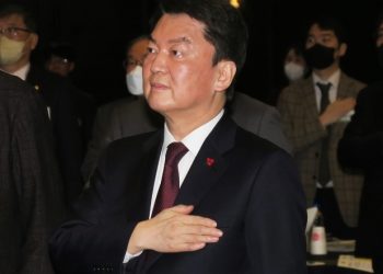 “나경원, 전화 안 받아..들을 말 있다”