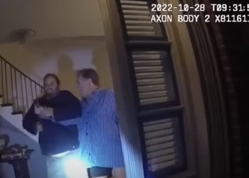 경찰 앞에서 해머 공격..펠로시 남편 피습 현장 영상공개(영상)