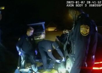 “엄마” 울부짖다 죽어간 니콜스..잔혹구타 영상 전국분노(영상)