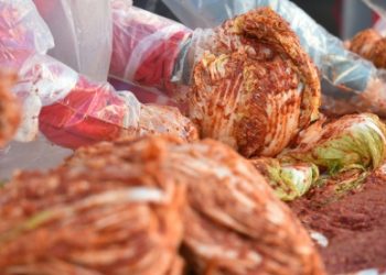 “썩은 배추로 김치” 한성식품 대표 재판행