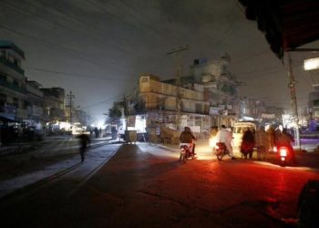 암흑 세상된 파키스탄, 사상 초유 전국 대정전 사태