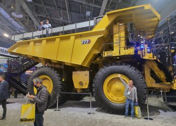 [CES 2023]사람 크기 3배 높이 자율주행 100t 트럭…더 놀라운 점은?