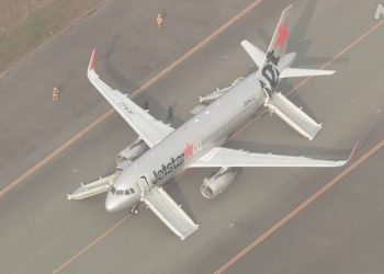 “폭파 위협”日여객기 비상착륙…5명 부상·운항차질 속출