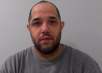 부모 282차례 흉기난자 살해 ‘가족 구하라’ 환청 주장