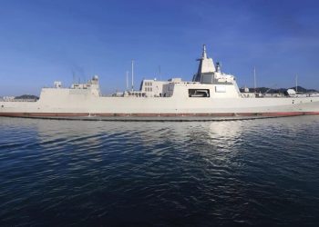 中, “세계 최고 구축함 만t급 ‘쭌이’함” 공개