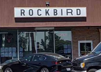 도끼로 유리문 부수고 현금 쓸어가..글렌데일 유명식당