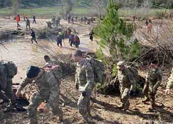 필사적인 수색 작업, “급류실종 5살 아이 찾아라”…200여명 나서