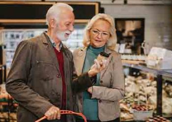 ‘영양표시’꼼꼼히 따지는 노인들, 뇌졸중 위험 급감