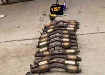 “교통단속 한 건데” 촉매변환기 수십개 ‘와르르’