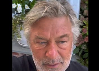 알렉 볼드윈 촬영장 총격사망 사건 결국 기소