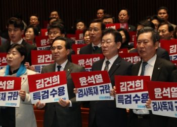 민주, ‘김건희 특검’ 국회 밤샘농성..국힘 “이재명 리스크 이성상실”