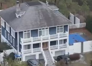 FBI.  바이든 델라웨어 별장 급습 전격 압수수색