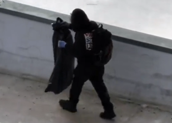 “꼼짝마” 토랜스경찰 드론으로 절도범 잡아(영상)