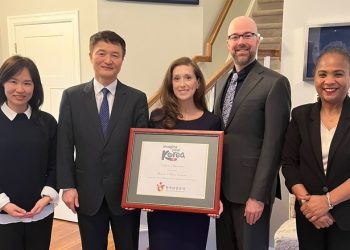 눈폭풍서 한국 관광객들 구한 버팔로 부부, ‘한국여행’ 선물