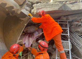 구조 지연에 사망자 급증, 1만 2천명 넘어서