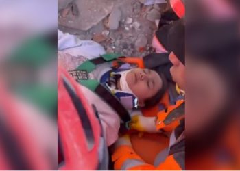 지진 248시간 만에 구조 ‘기적의 소녀’(영상)