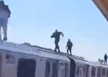 위험천만 ‘지하철 서핑’확산..청소년들 사망 잇따라(영상)