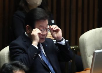 이재명 체포안 ‘간신히’ 부결, 민주 무더기 이탈…찬성 더 많아…