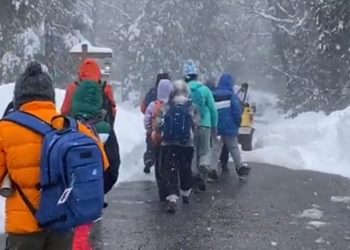“정신 나간 교육구”눈폭풍 속 사이언스 캠프 강행, 학생 수백명 고립..부모들 발동동(영상)