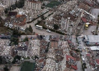 튀르키예 강진 사망자 2300명 넘어…”수백명 여전히 잔해 속에”..여진 120여 차례
