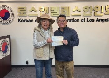 SH 재단 홍성혜 이사장 LA 한인회에 구호기금 6만달러 쾌척