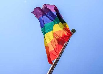 헌팅턴 비치, 무지개깃발 게양 중단키로..2년 만에 조례 폐지